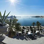 Riva Luxury Apartment