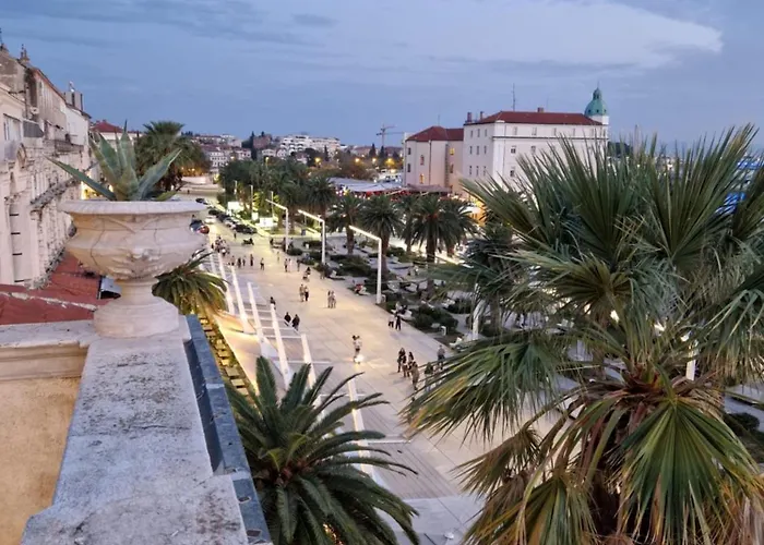 Apartment Riva Luxury Split