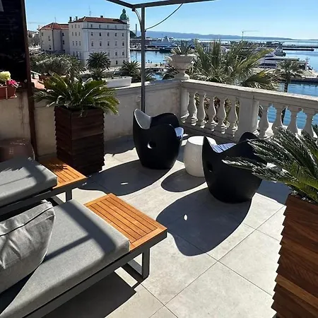 Riva Luxury Split