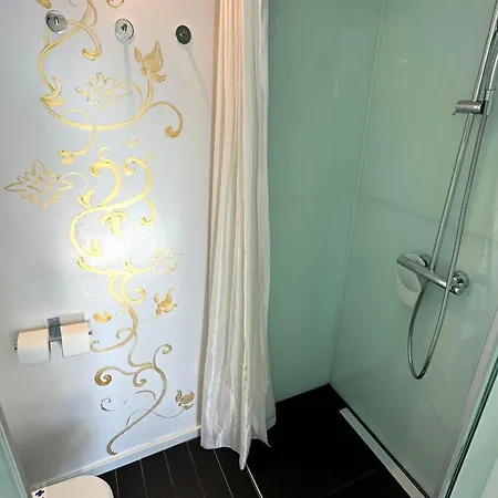 리바 럭셔리 스위트 아파트