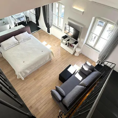 리바 럭셔리 스위트 아파트