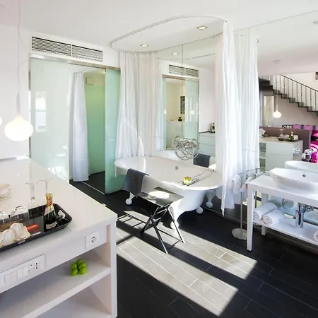 리바 럭셔리 스위트 아파트