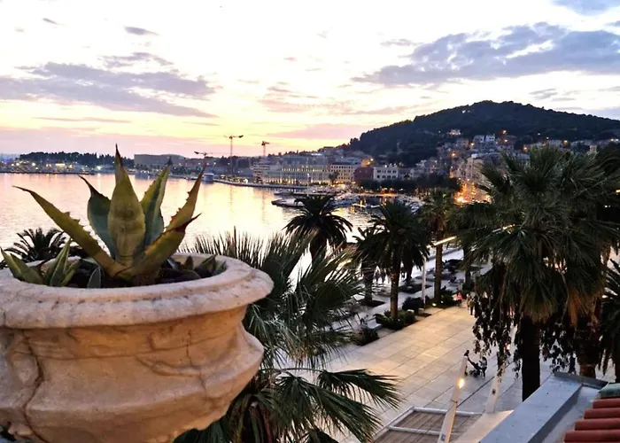 דירה Riva Luxury