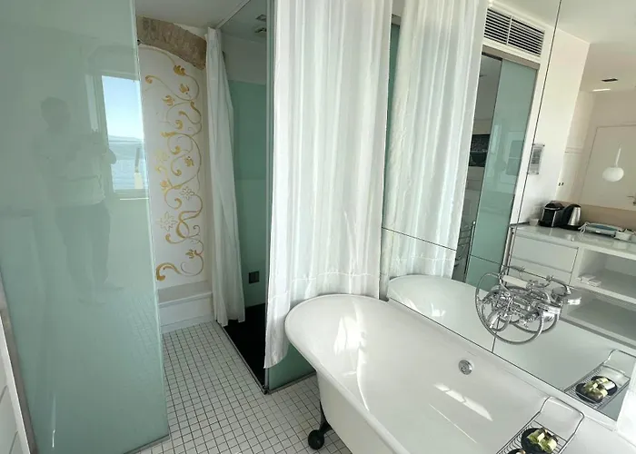 Riva Luxury דירה