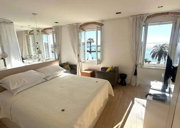 Riva Luxury דירה *