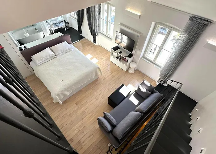 Riva Luxury דירה