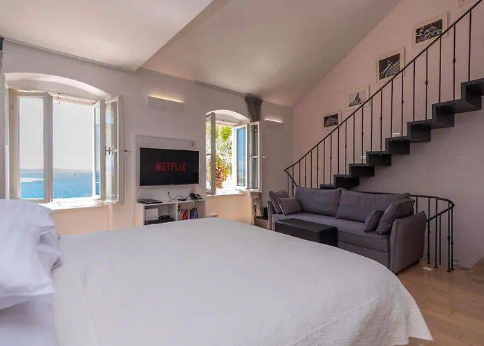 Riva Luxury דירה