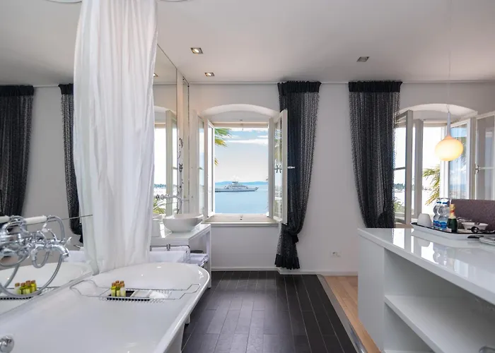 Riva Luxury * ספליט