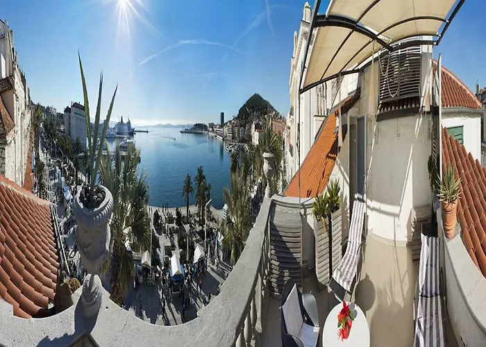 Riva Luxury דירה *