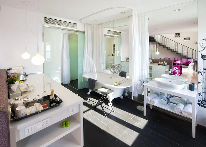 Riva Luxury דירה